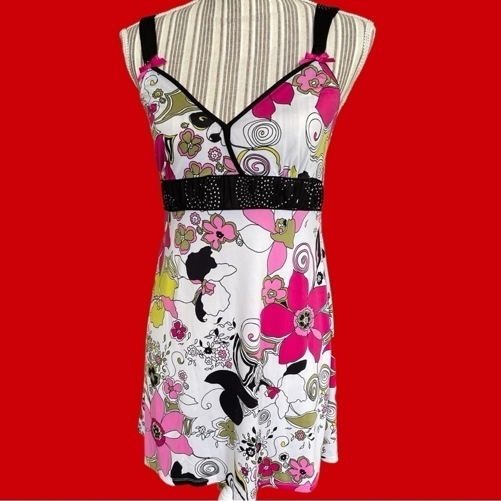 Bisou Bisou nightgown,size M, floral print, vintage, adjustable strap, no stains